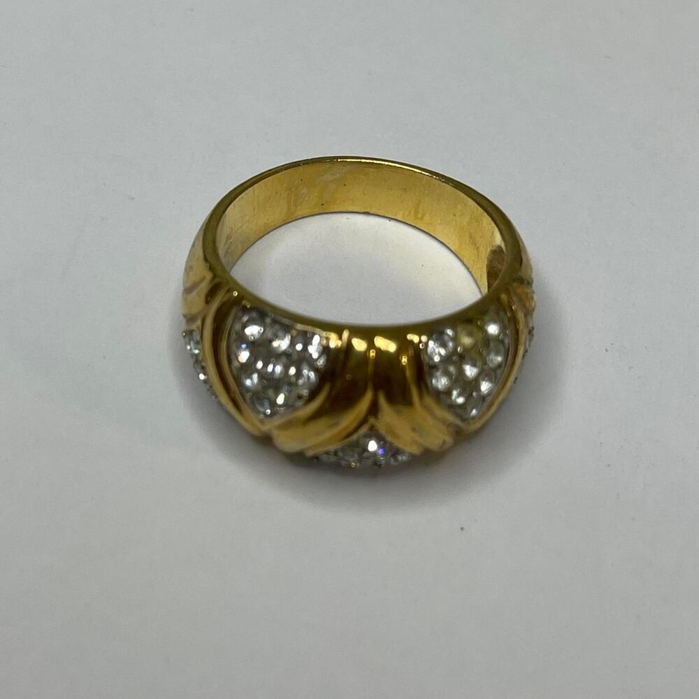 gold Tone ring costume fashion jewelry rhinestones in white approx size 7.75